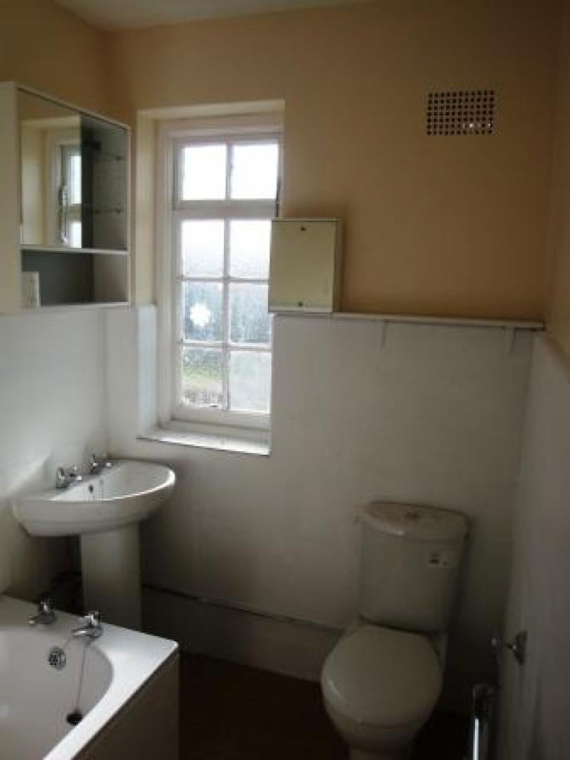 			4 Bedroom, 1 bath, 1 reception Flat			 Market Place, GOLDERS GREEN/HAMPSTEAD GARDEN SUBURB